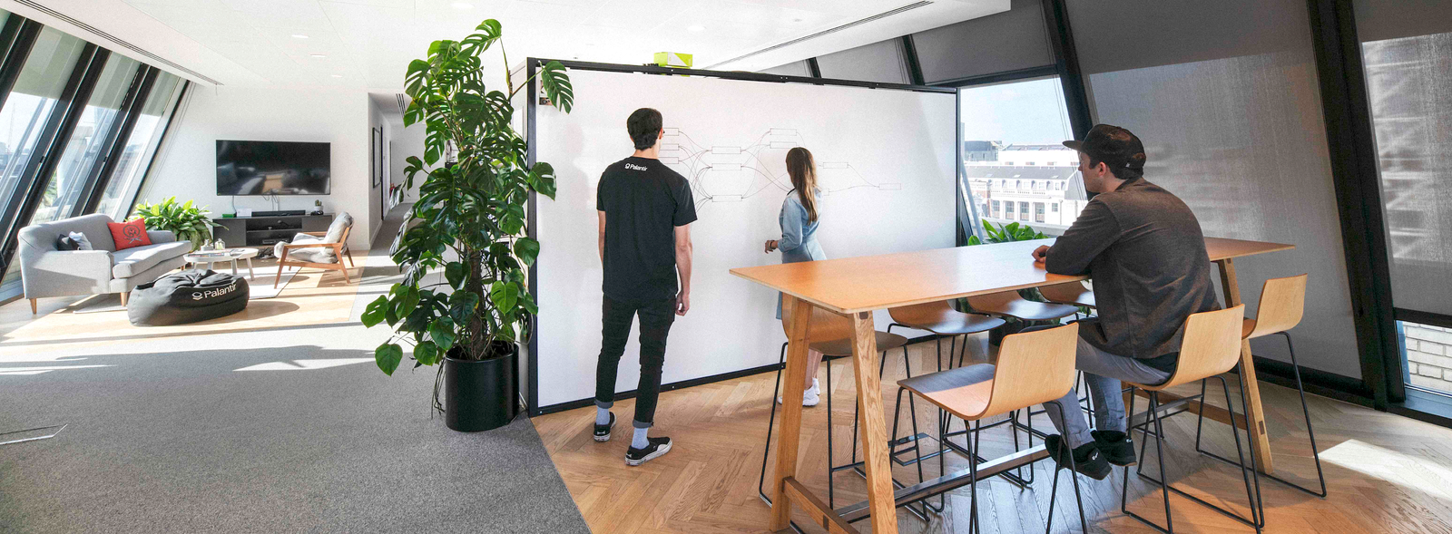 Palantir CIO Jim Siders Departs to Lead AI Services Firm